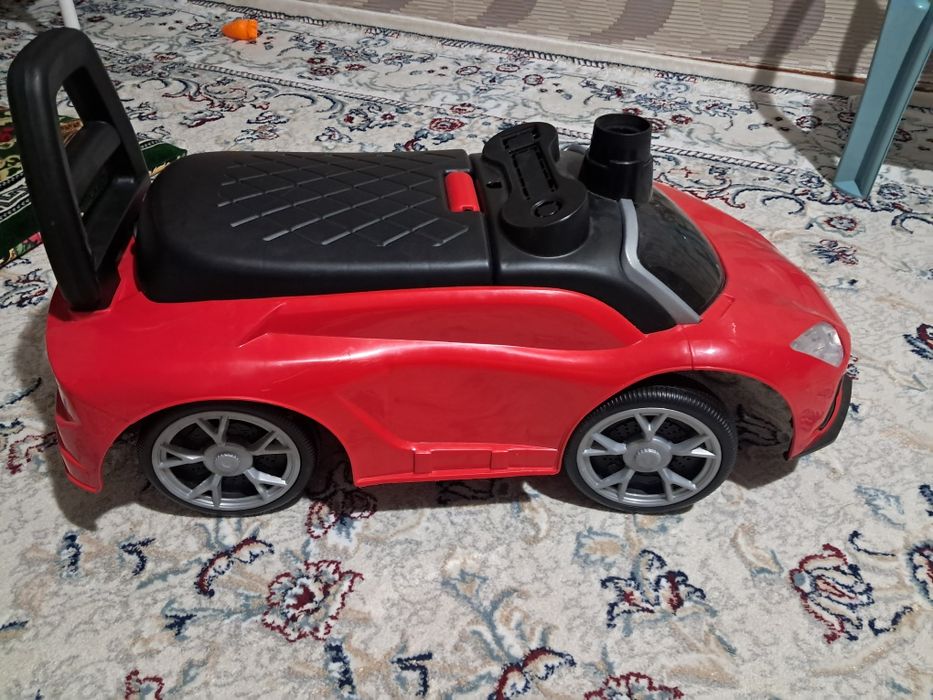 Продам игрушечную машину каталку