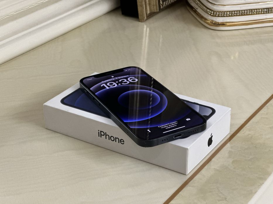 iPhone 12 (Black color)