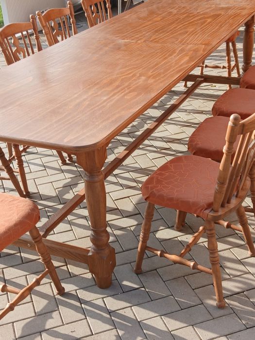 Masă și scaune din lemn masiv