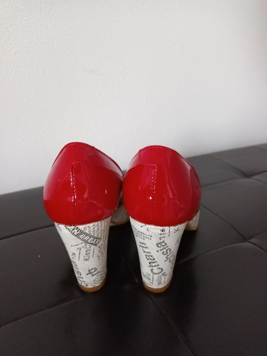 Vând pantofi mărimea 40