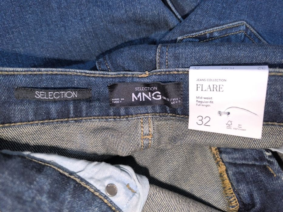 Джинсы от MANGO умеренный клёш женские