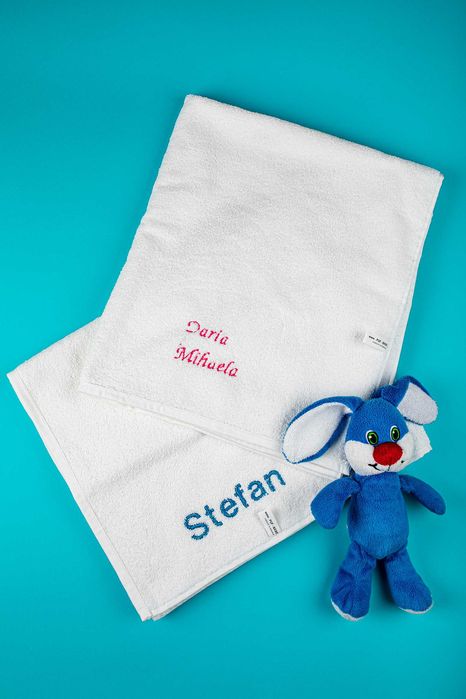 Prosop cu gluga pentru bebelusi | Brodat cu numele bebelusului