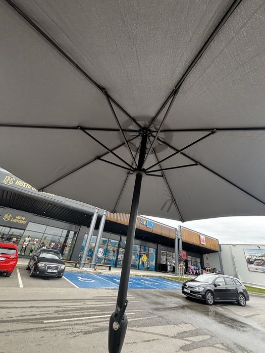 Градински чадър, 3м диаметър + масивна стойка