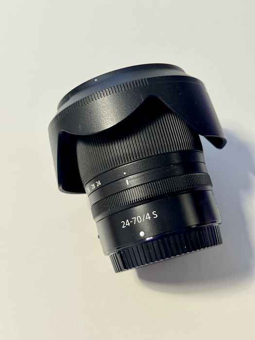 Nikon Z 24–70mm f/4 S (S-Line) – професионален обектив, отл. състояние