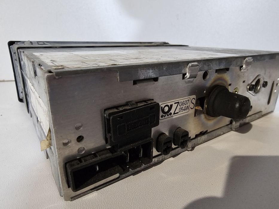 radio blaupunkt ludwigshaffen 18 

arata foarte bine 
nu ii cunosc sta