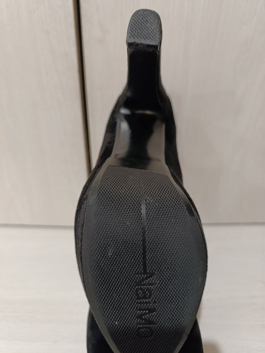 Продам замшевые туфли