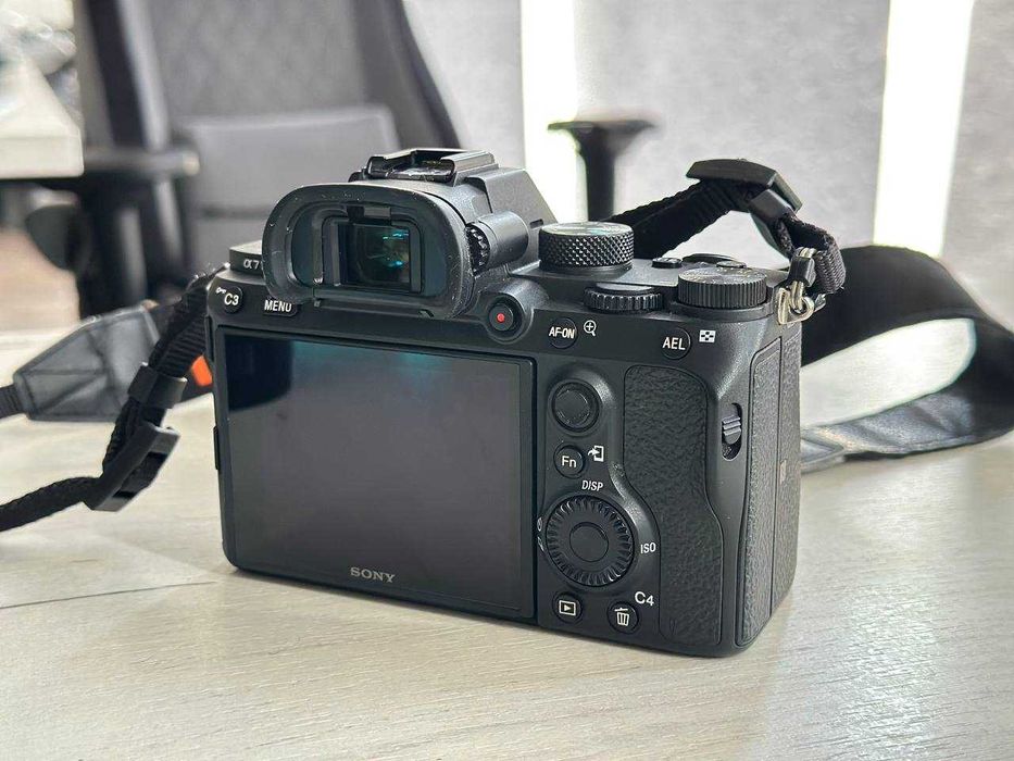 Продаю комплект: Sony A7 III + Sigma 24-70mm 2.8