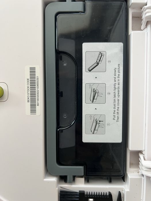 Aspirator robot BEKO VRR60110VW, 0.5l, autonomie max 110 min, Wi-Fi, functie mop