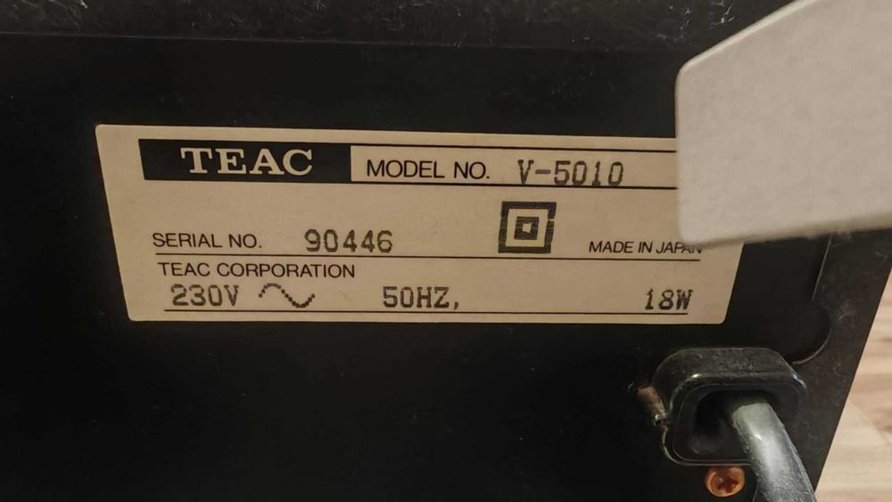 Предлагам за продажба стерео касетен дек TEAC V5010  Made In Japan