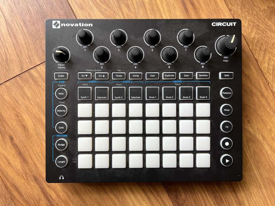 Novation Circuit Groovebox (OG) + Hard Case Inclus