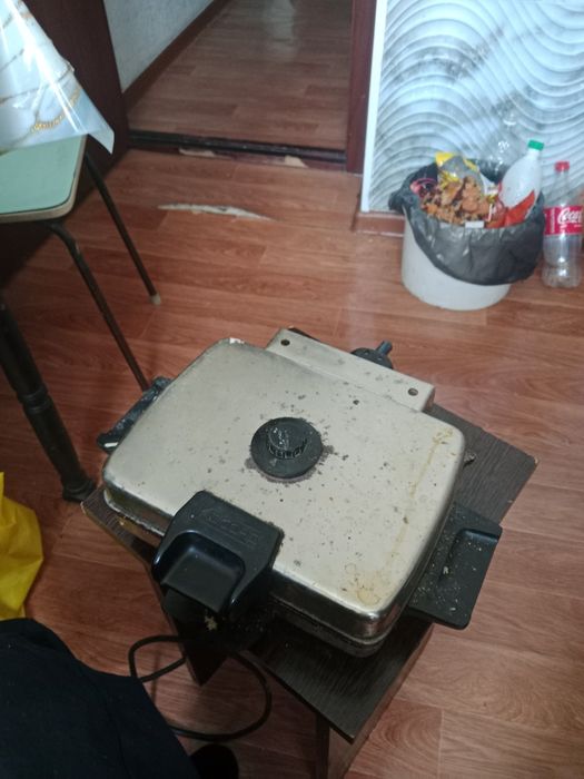 Эл.вафельница б/у