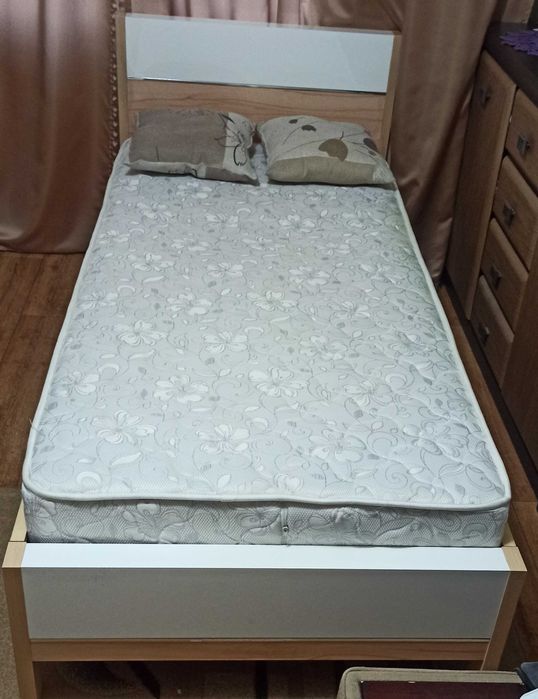 продам кровать 2м * 0,9м