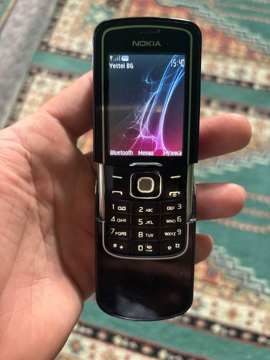 Nokia  8600 Luna