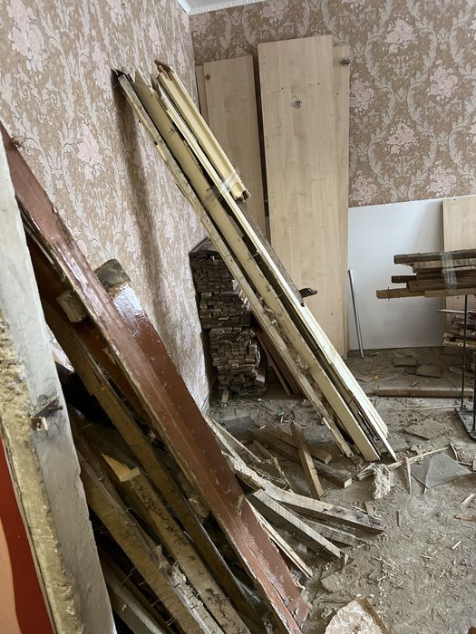 Отдам доски, дрова, двери. Самовывоз