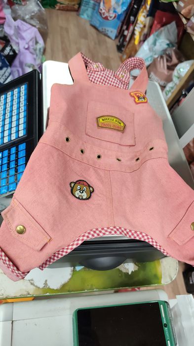 Комбезы на собаку отдам