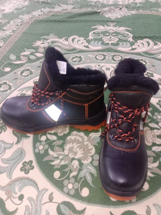 Продам зимние ботинки