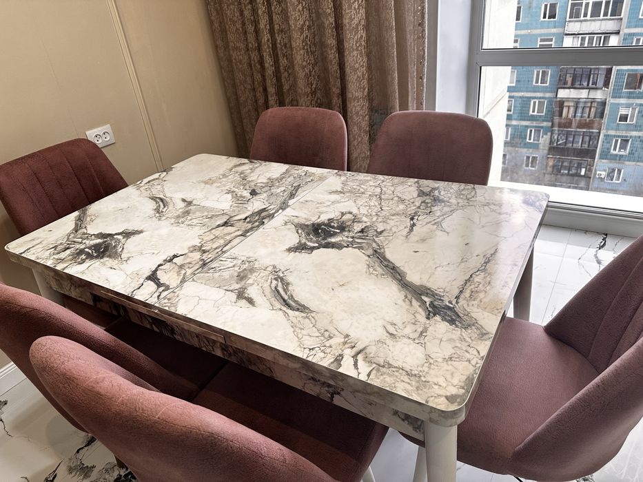 Стол ,со 6 стульями, б/у в отличном состояний