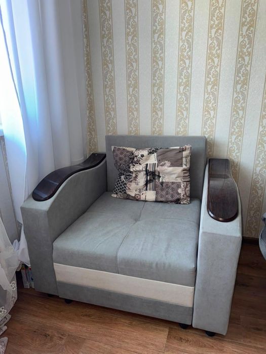 Срочно продам диван + кресло