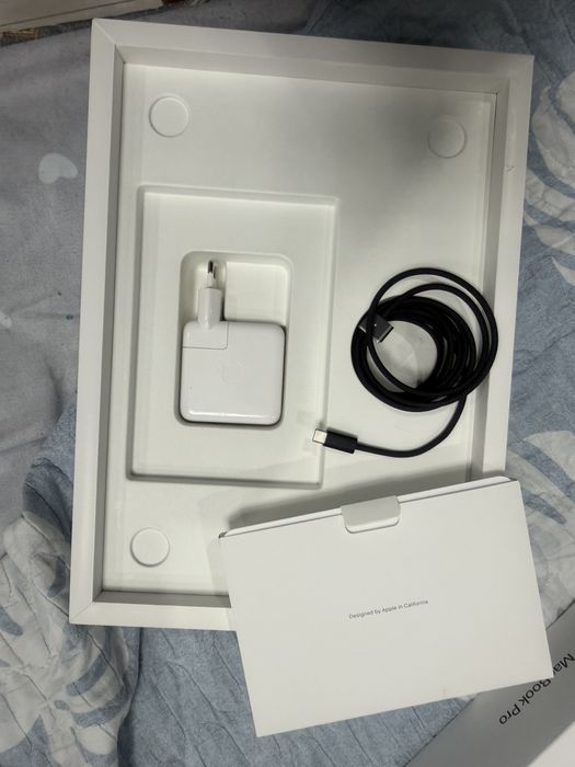 MacBook Pro 14" EAC M5 / 16GB / 512GB SSD