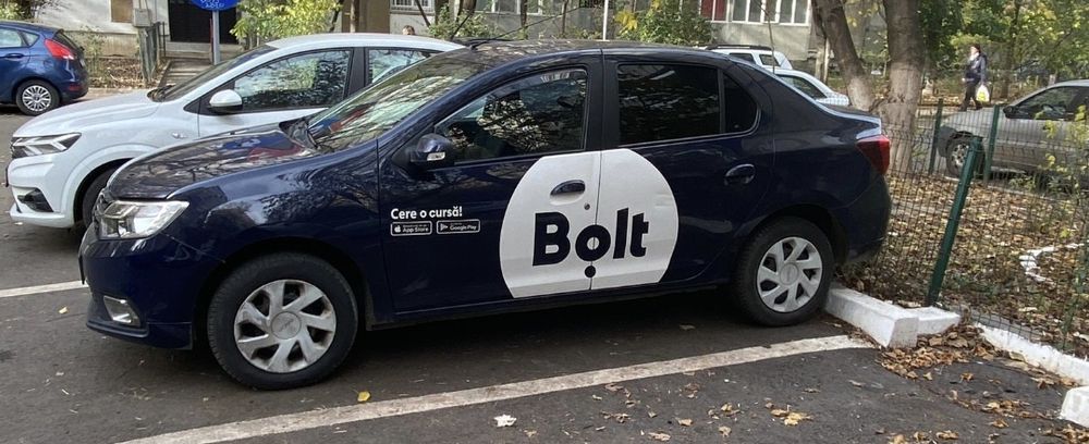 Închiriez logan BOLT -Uber