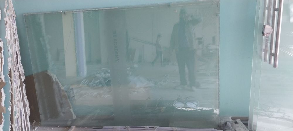 Продаются стеклянные двери