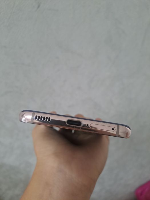 Продается Samsung S21, в очень хорошем состояний