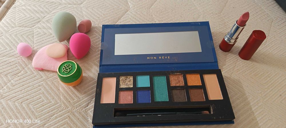 Гримове сенки, червила и гланцове