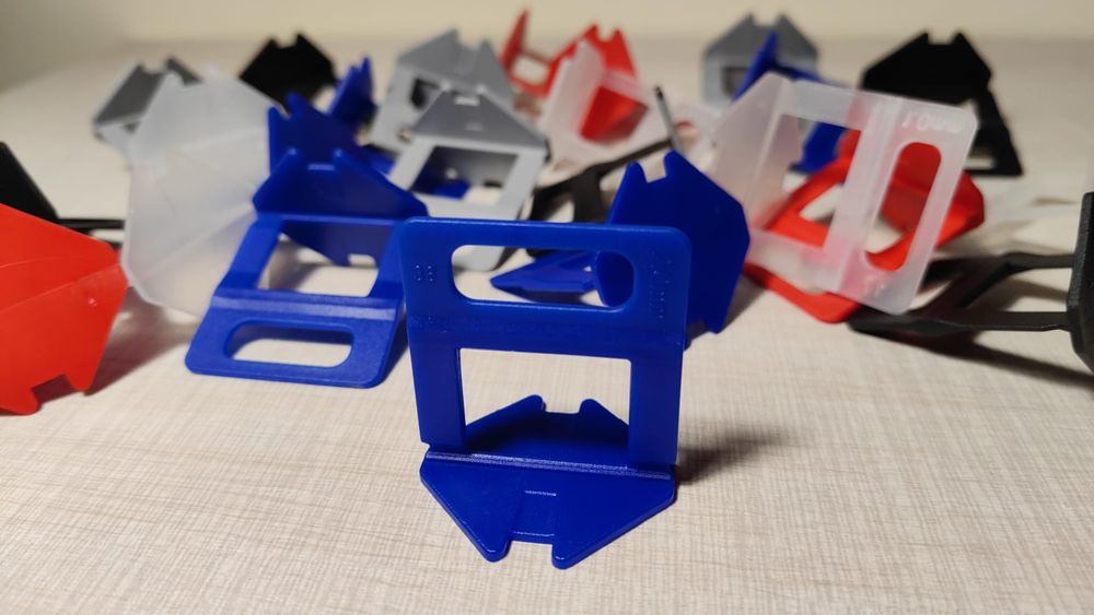 Clema / Clips / Distantier nivelare placi ceramice  1mm, 1.5mm si 2mm