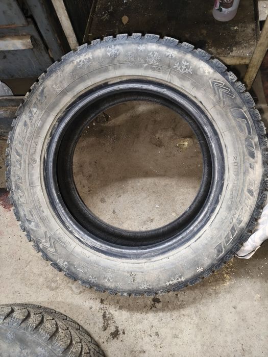 Продам резину 4 штуки