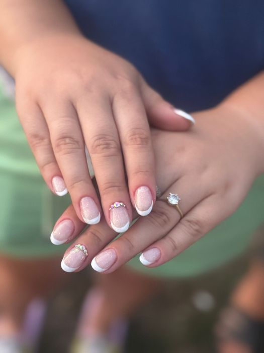 Machiaj, pensat, coafat, unghii ieftin