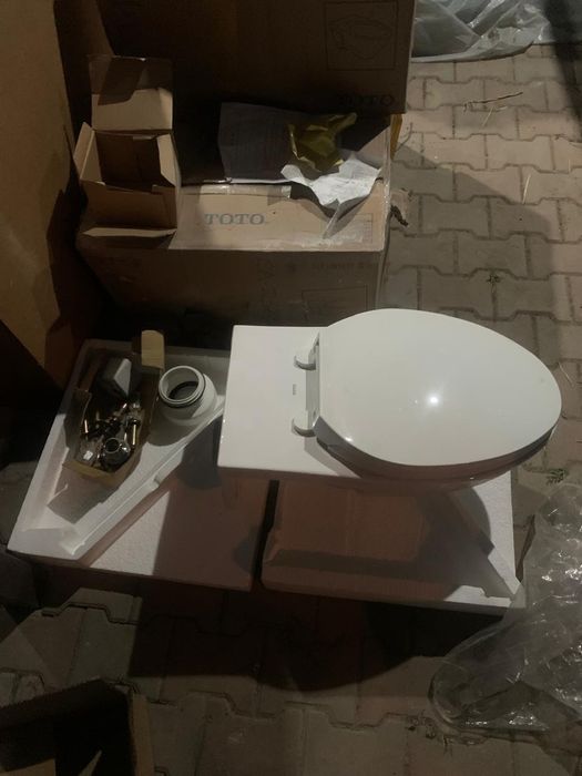 Унеазы  4 единицы под инсталляцию