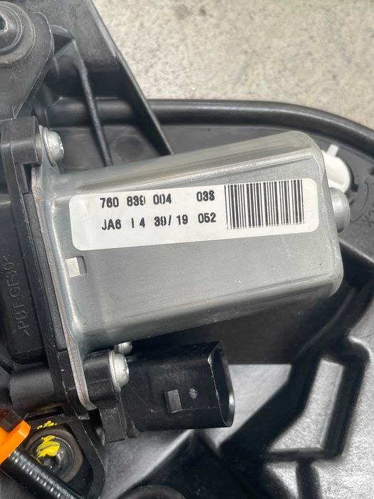 Broasca dreapta spate cu soft close VW Touareg CR7 cod 760839015A