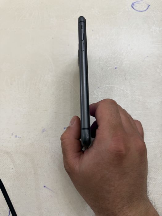 Продам айфон 11