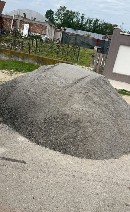 Transport basculabil nisip piatră pământ vegetal mărgăritar etc .