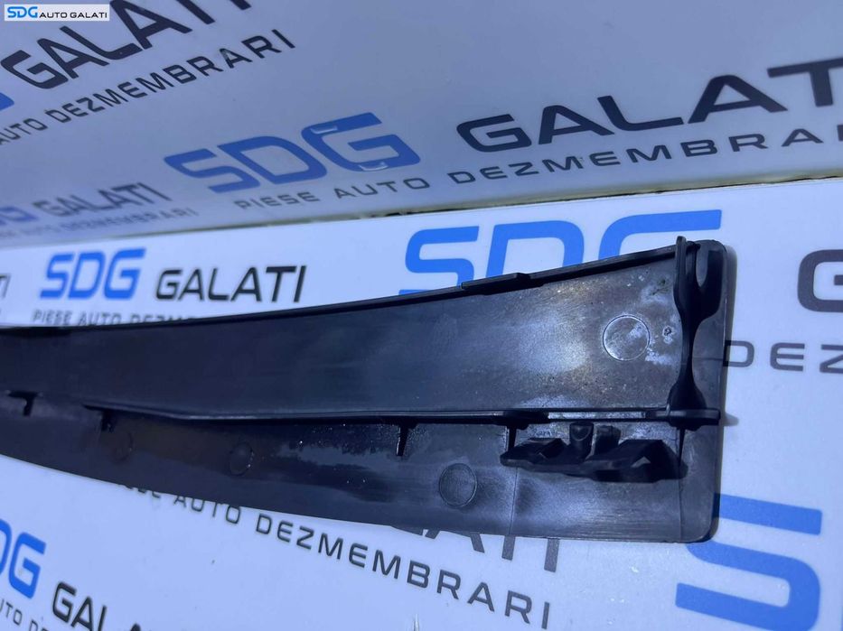Capac Ornament Plastic Trager Tragher Armatura Spoiler Bara Fata Audi A4 B8 2008 - 2012 Cod 8T0807217A [M4728]