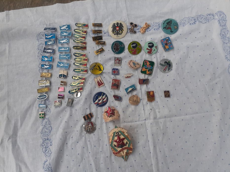 Продаётся советские значки