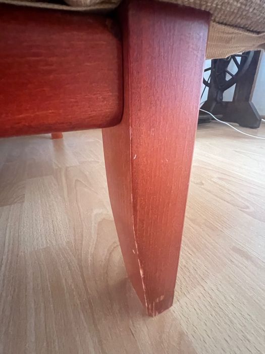 Триместен диван бежов