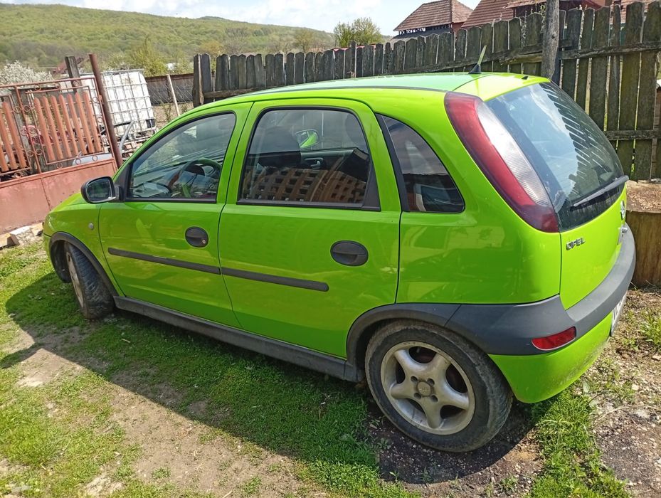 Opel Corsa C, an 2001 – pentru piese sau reparație