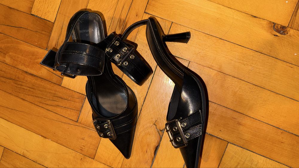 Обувки на нисък ток с катарами kitten heels
