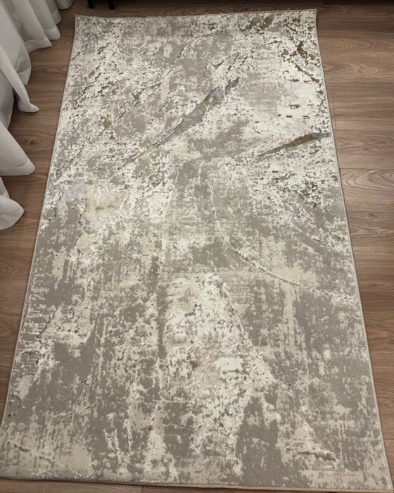 Продам стол и ковер