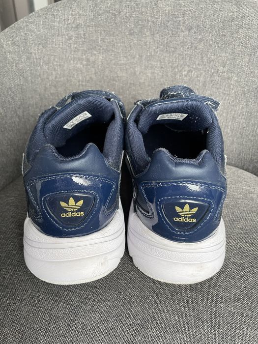 Дамски маратонки Adidas Falcon, тъмно сини, лачени, 39 номер