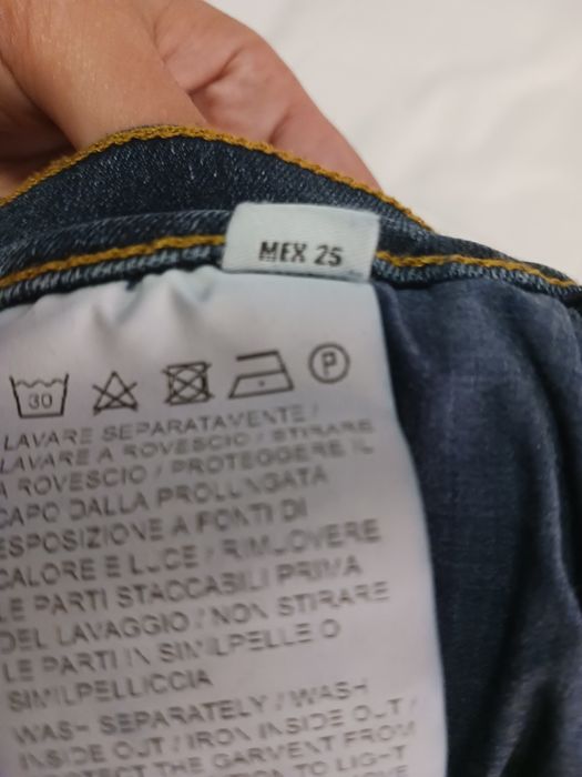 Продавам дънки  26 разер ,  на  PINKO-50лв  ;ZARA -20лв ;Berchka15лвk