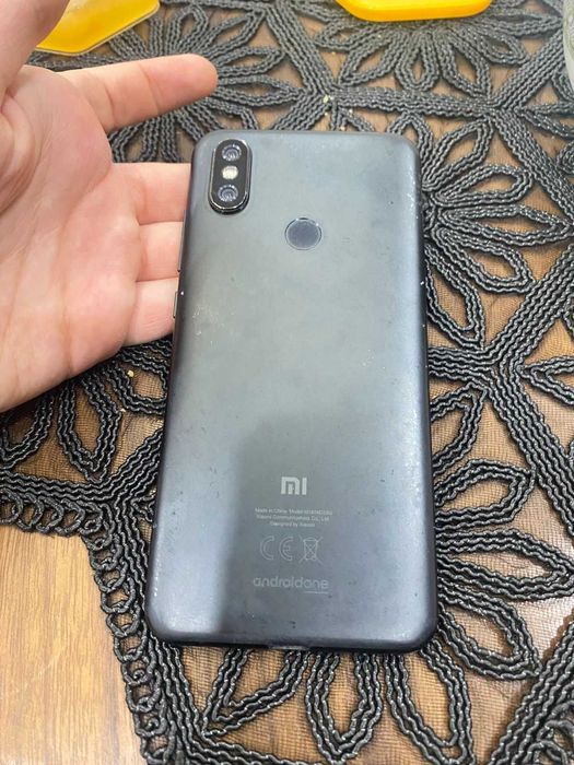телефон на запчасти Xiaomi Mi A2 \6X