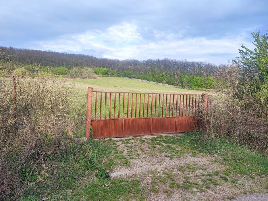 Teren  împrejmuit 6,40 ha