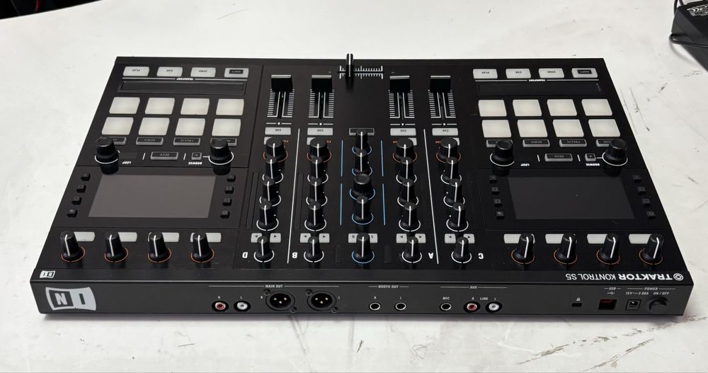 Consola DJ Traktor KONTROL S5
