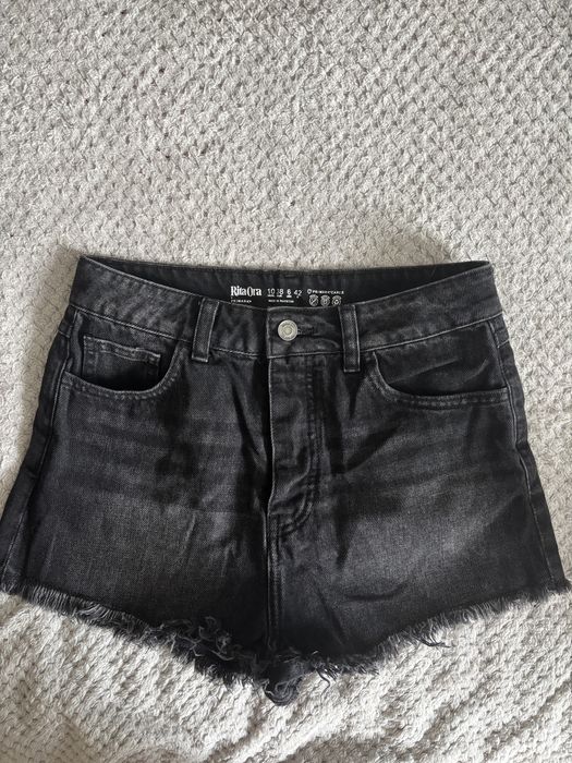 Къси панталони.