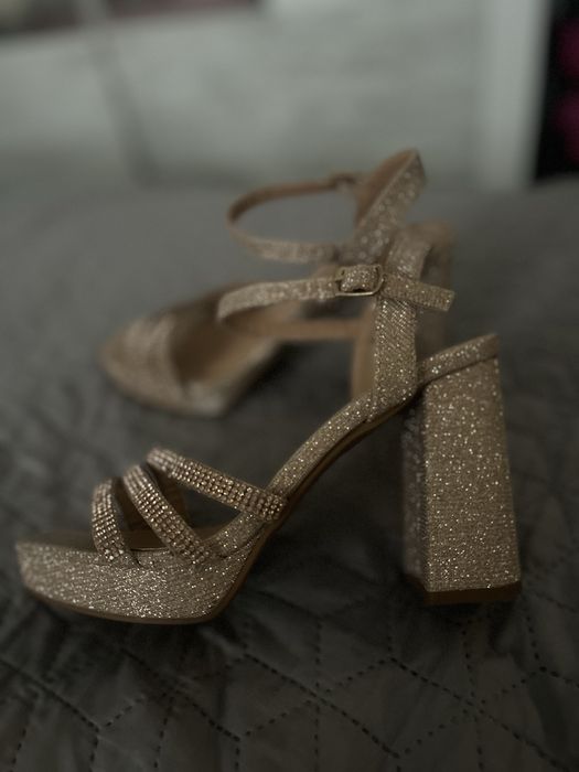 Официални токчета