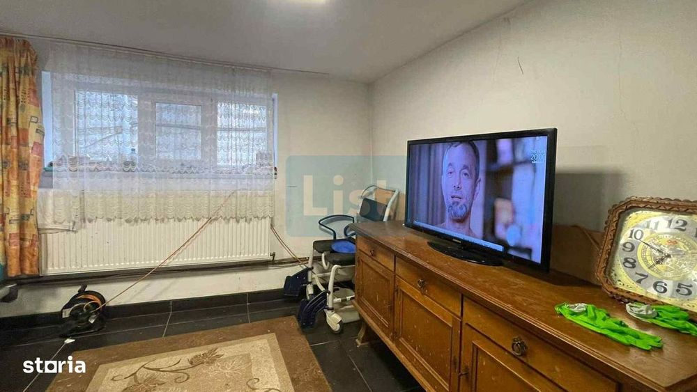 Casa 7 camere, teren 590 mp in Calnic