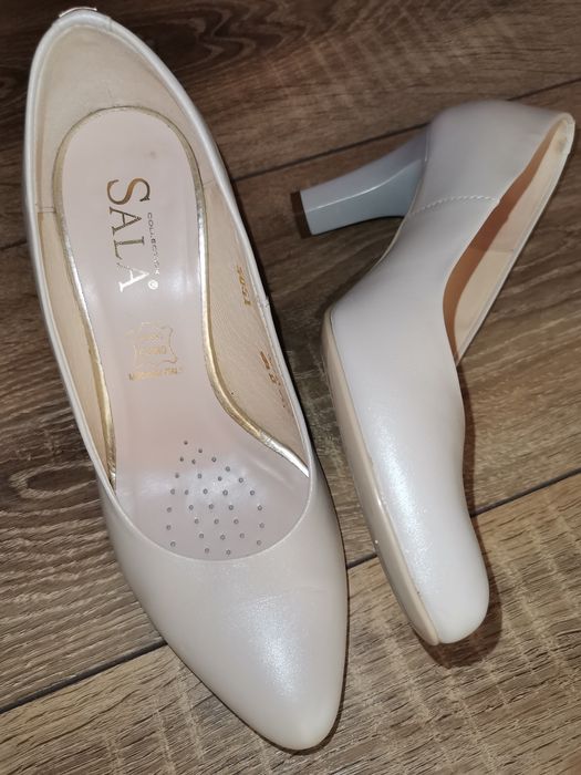 Pantofi cu toc, marimea 35