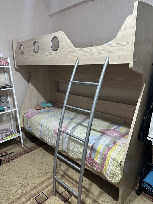 Двухяростная кровать